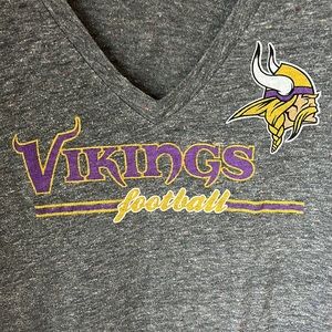 Vikings football v-neck T size small